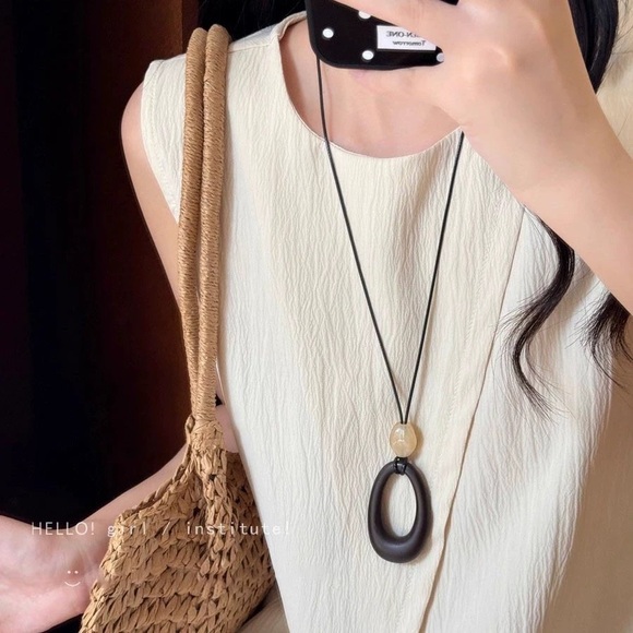 Jewelry - Retro Irregular Circular Pendant Necklace for Women